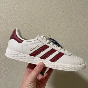 Adidas maroon gazelle🔥